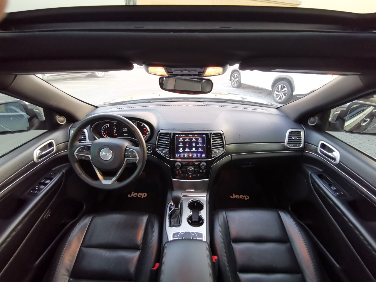 Jeep Grand Cherokee - Image 10