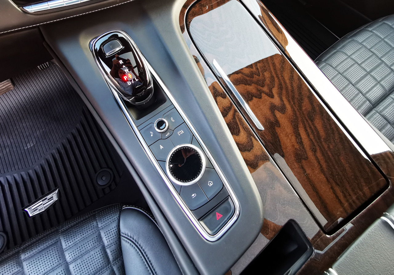 Cadillac Escalade - Image 8