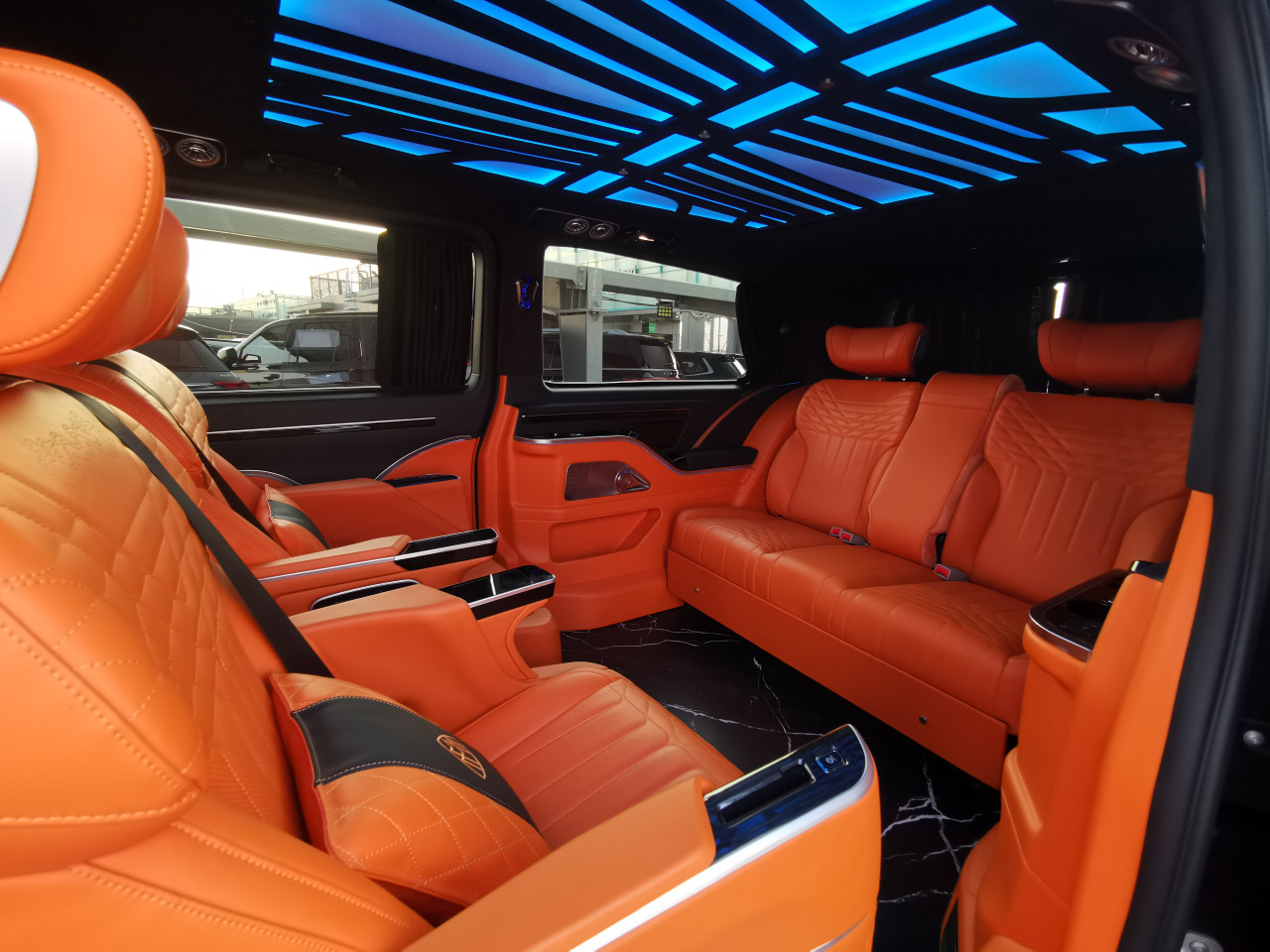 Mercedes Benz V250 - Image 7