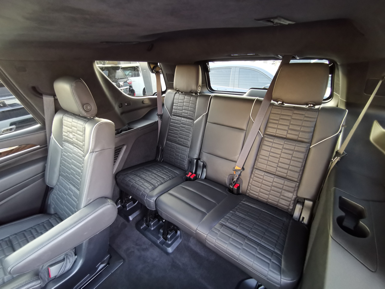 Cadillac Escalade - Image 11