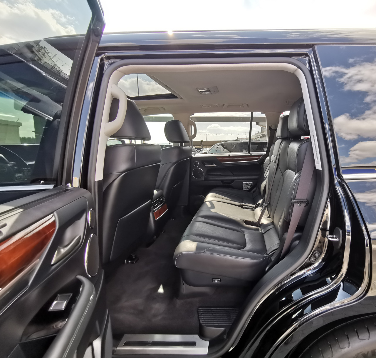 Lexus LX-Series - Image 9