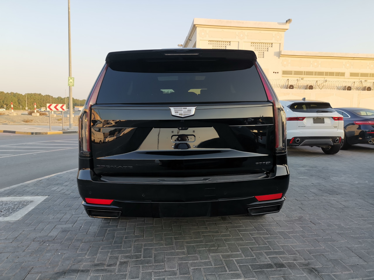 Cadillac Escalade - Image 5