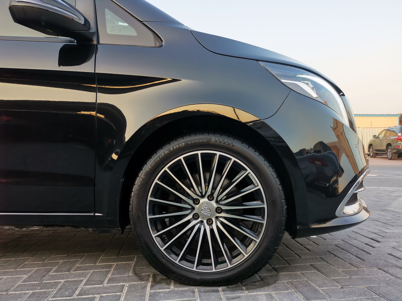 Mercedes Benz V250 - Image 4
