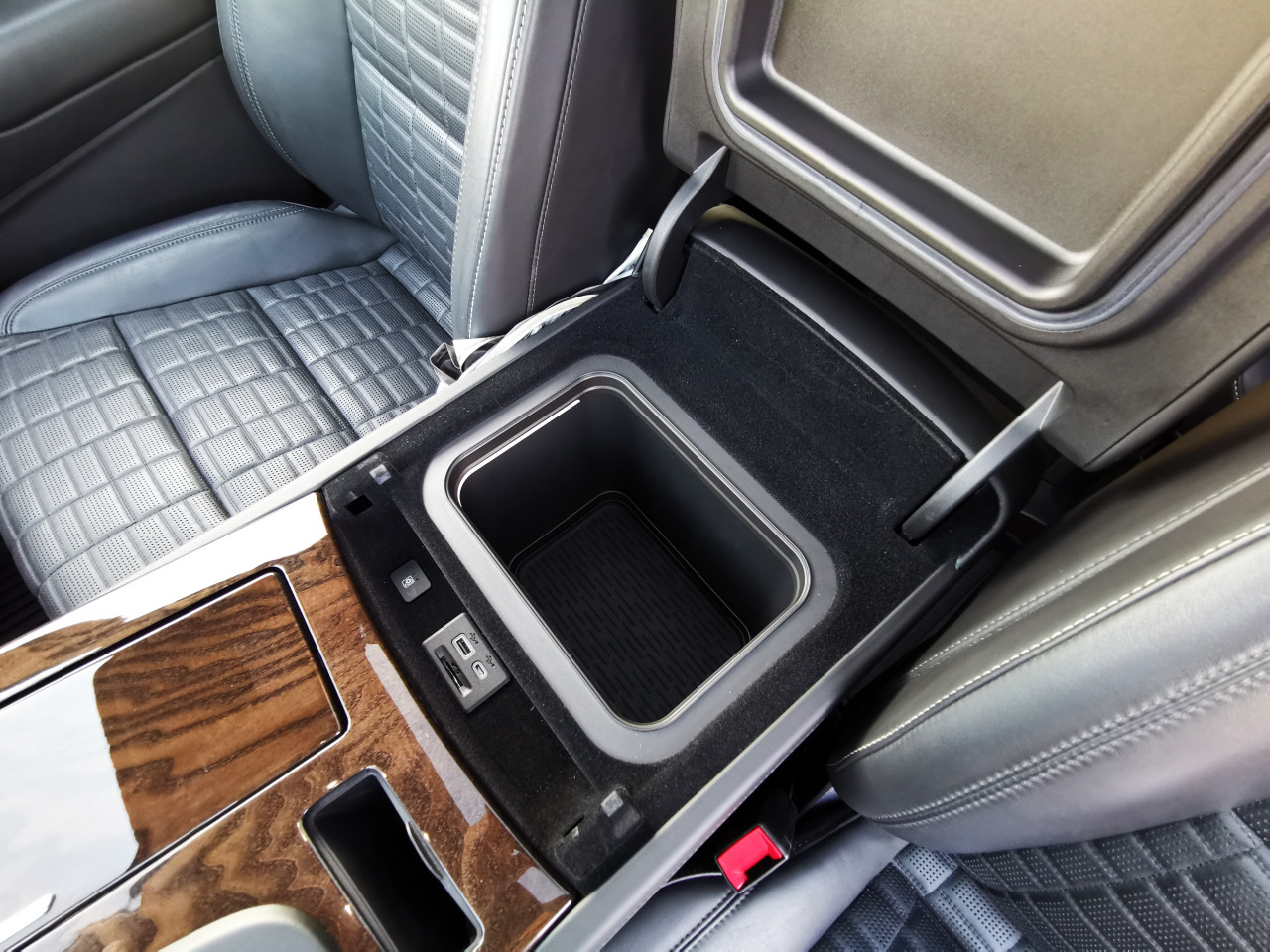 Cadillac Escalade - Image 9