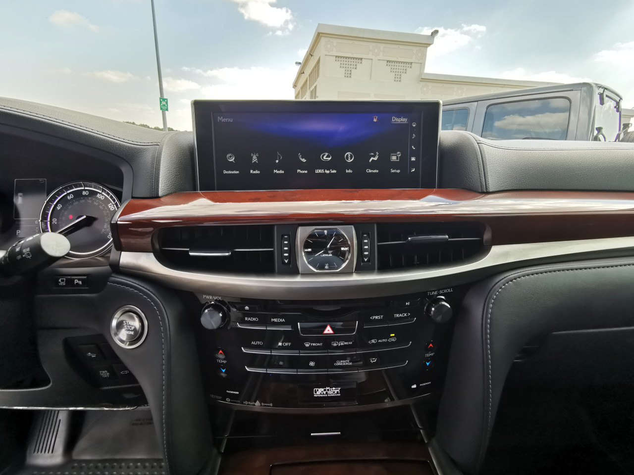 Lexus LX-Series - Image 11