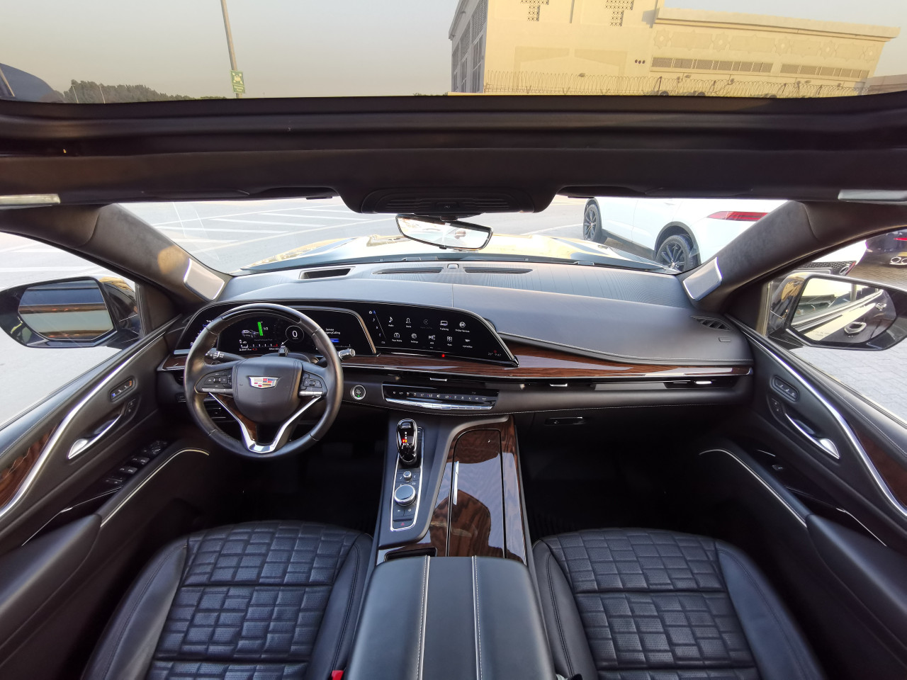 Cadillac Escalade - Image 12