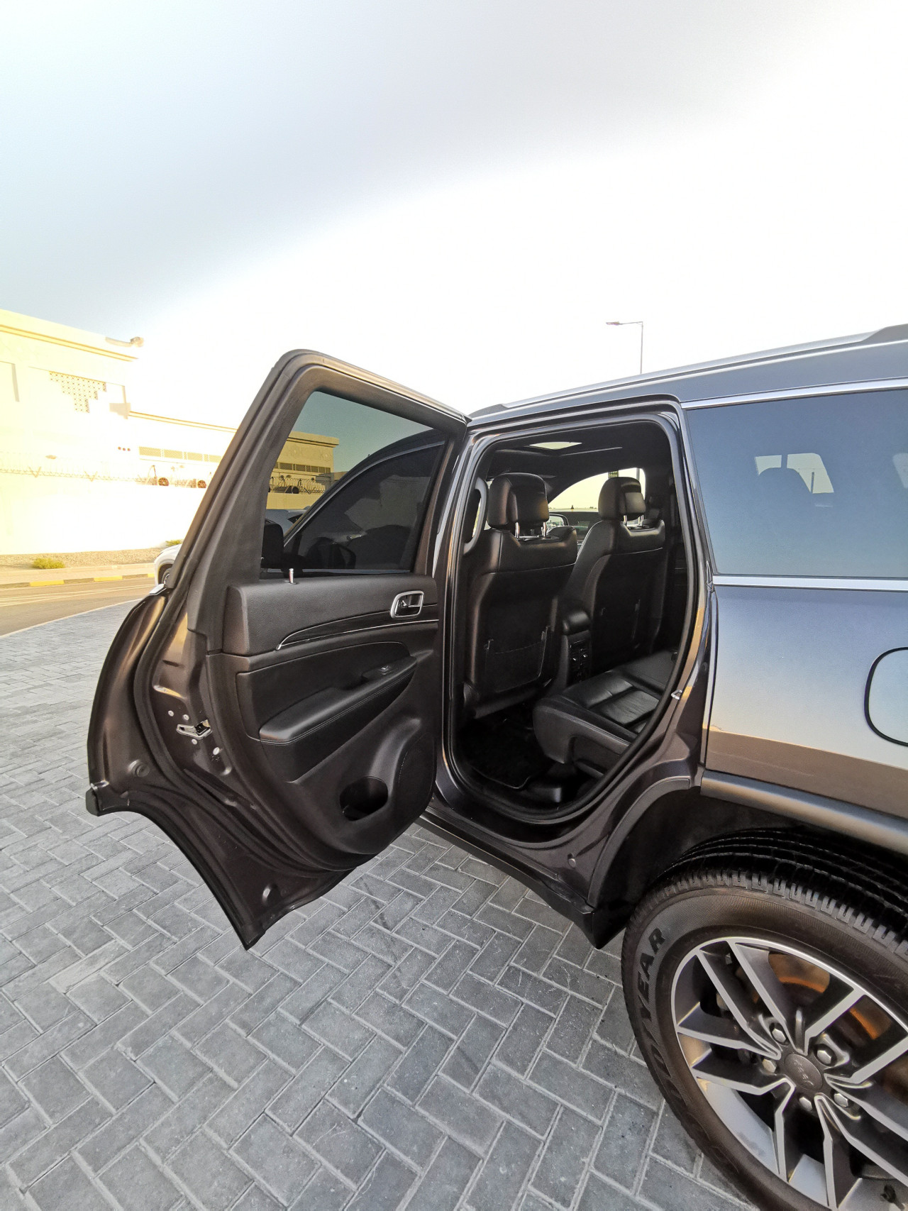 Jeep Grand Cherokee - Image 6