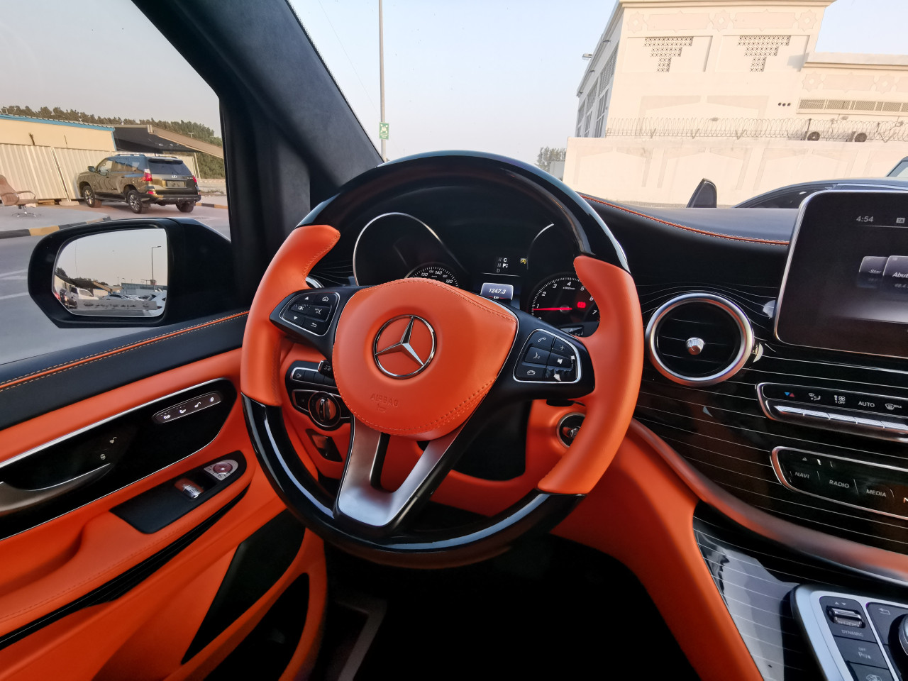 Mercedes Benz V250 - Image 9