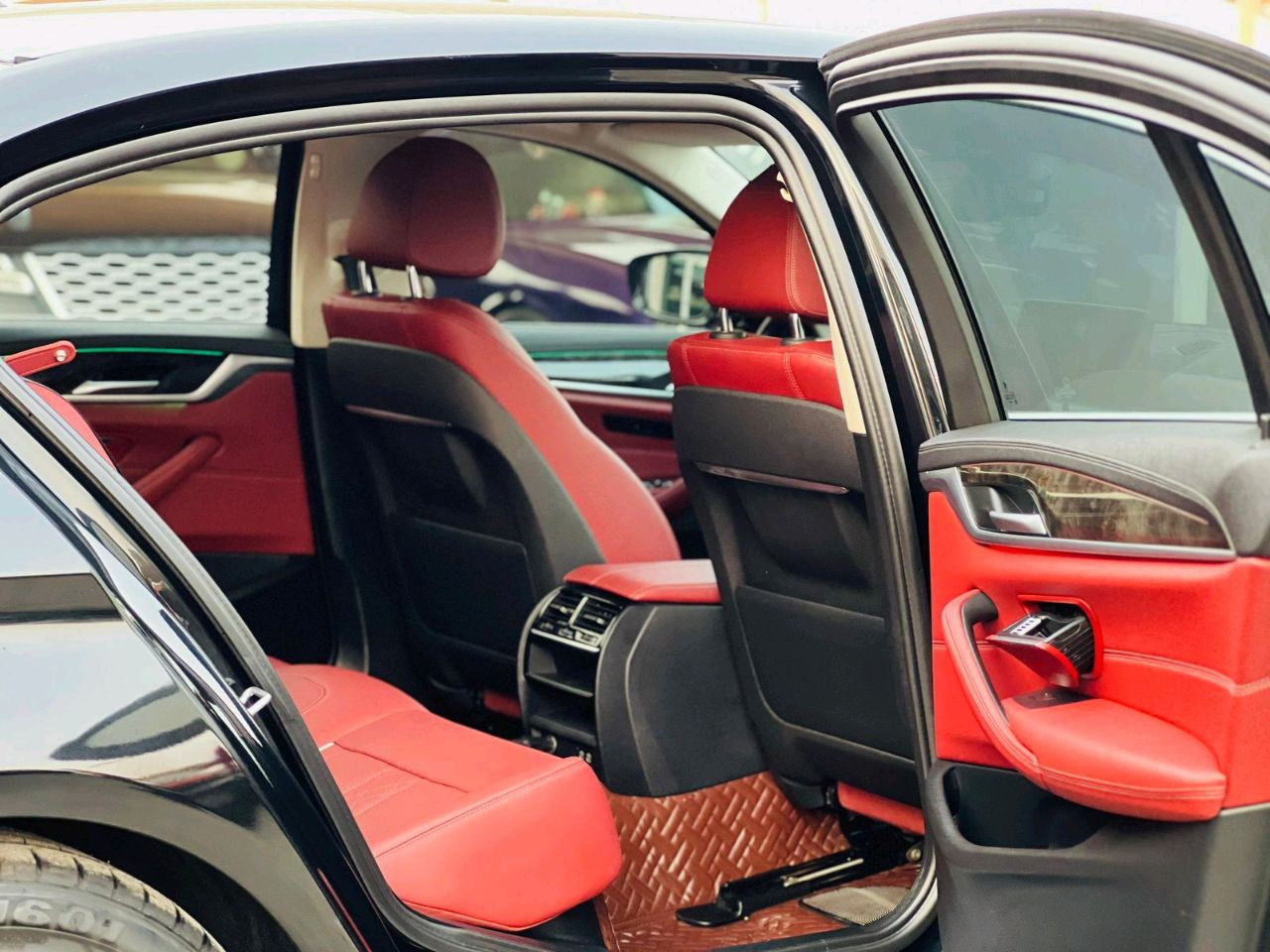 BMW 5-Series - Image 12