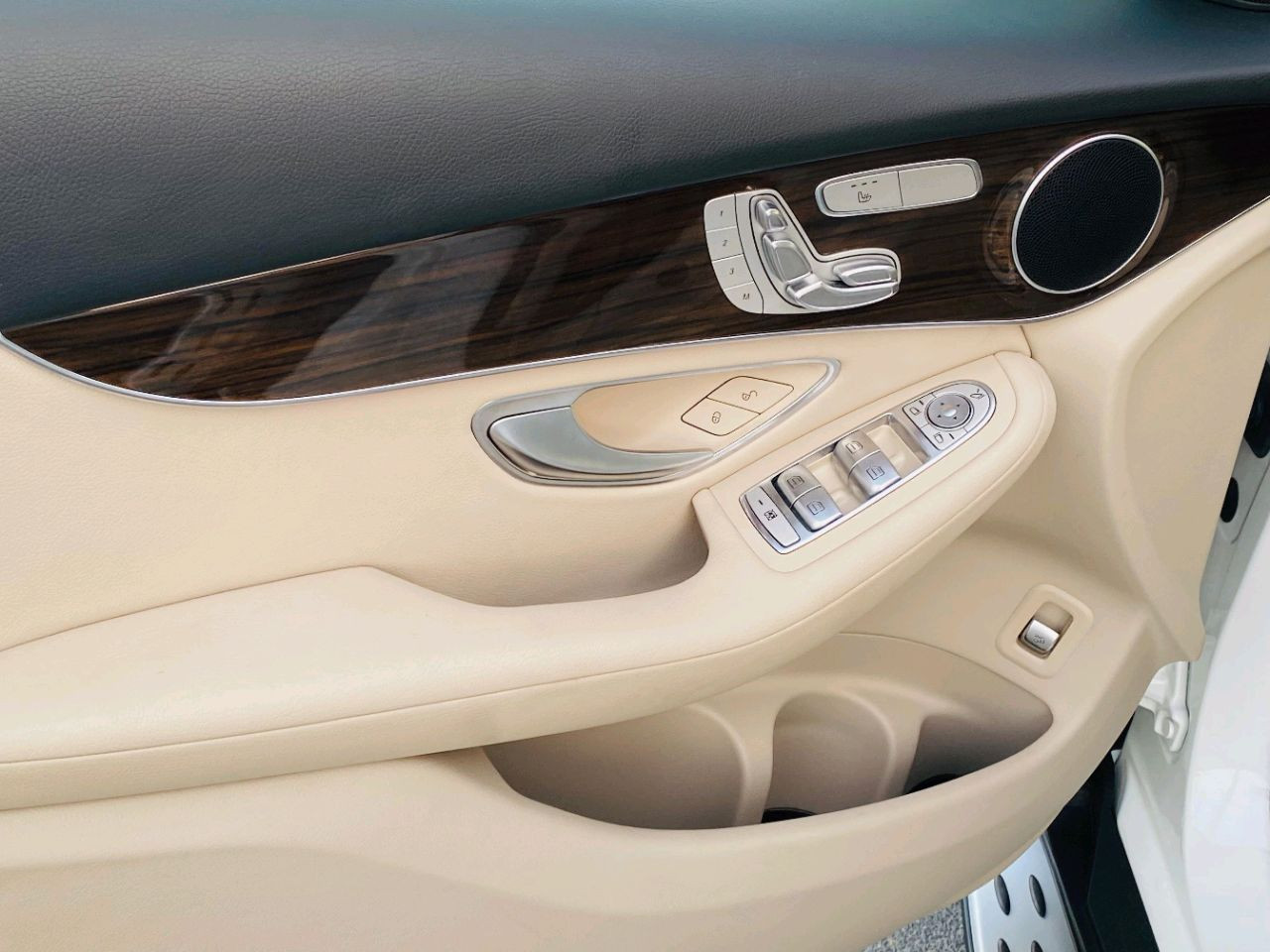 Mercedes Benz GLC - Image 13