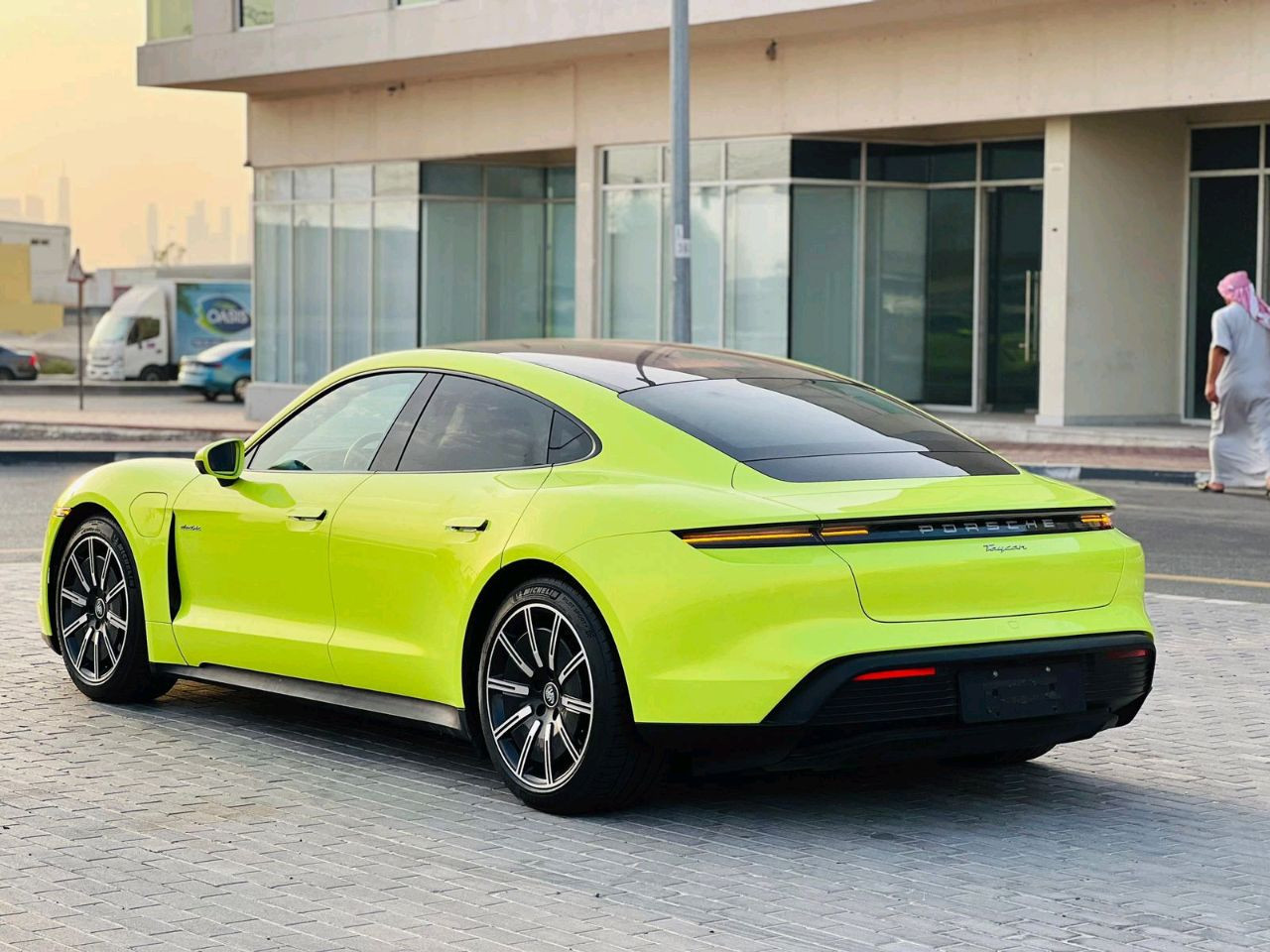 Porsche Taycan - Image 3