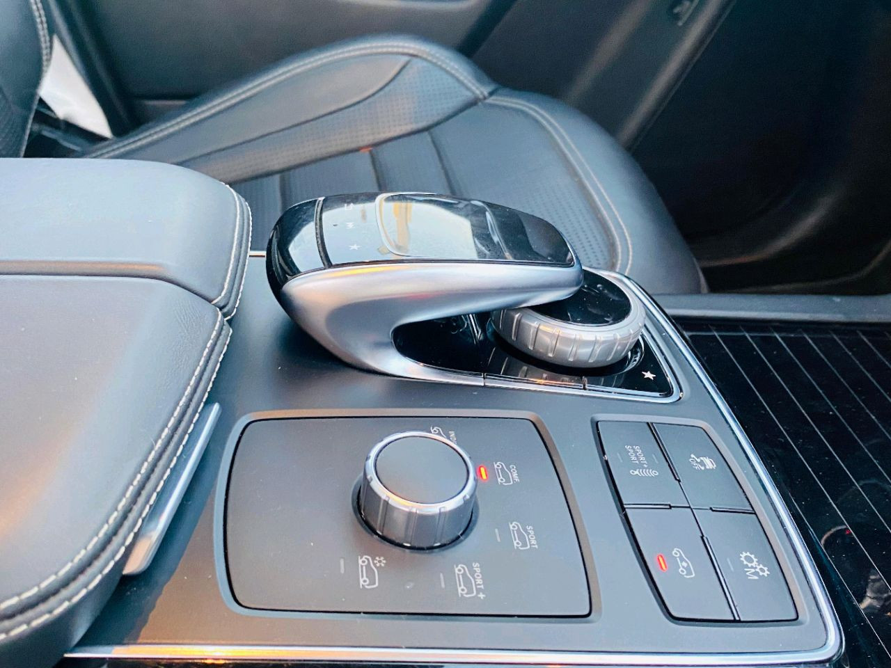 Mercedes Benz GLE SUV - Image 11