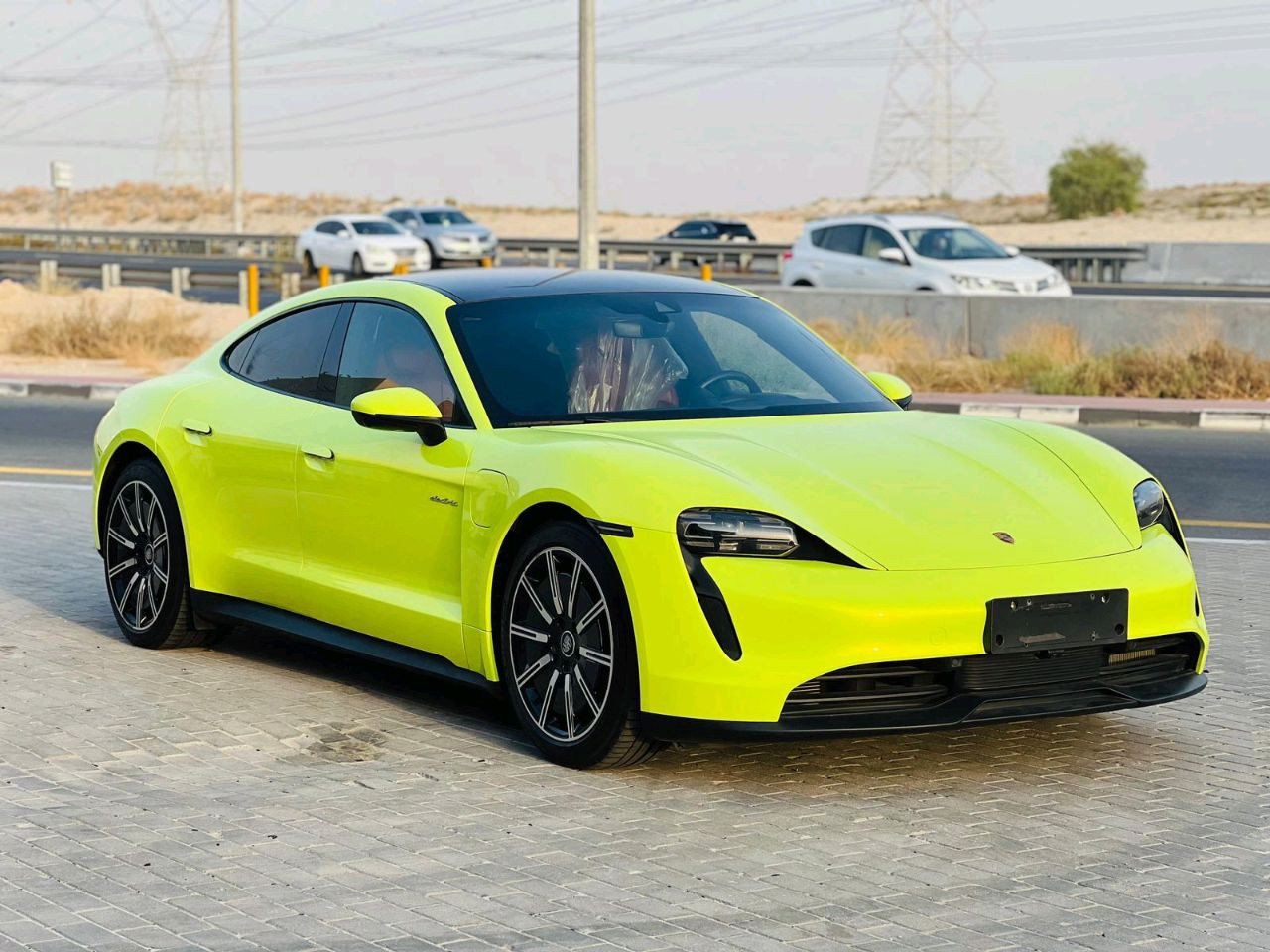 Porsche Taycan - Image 6