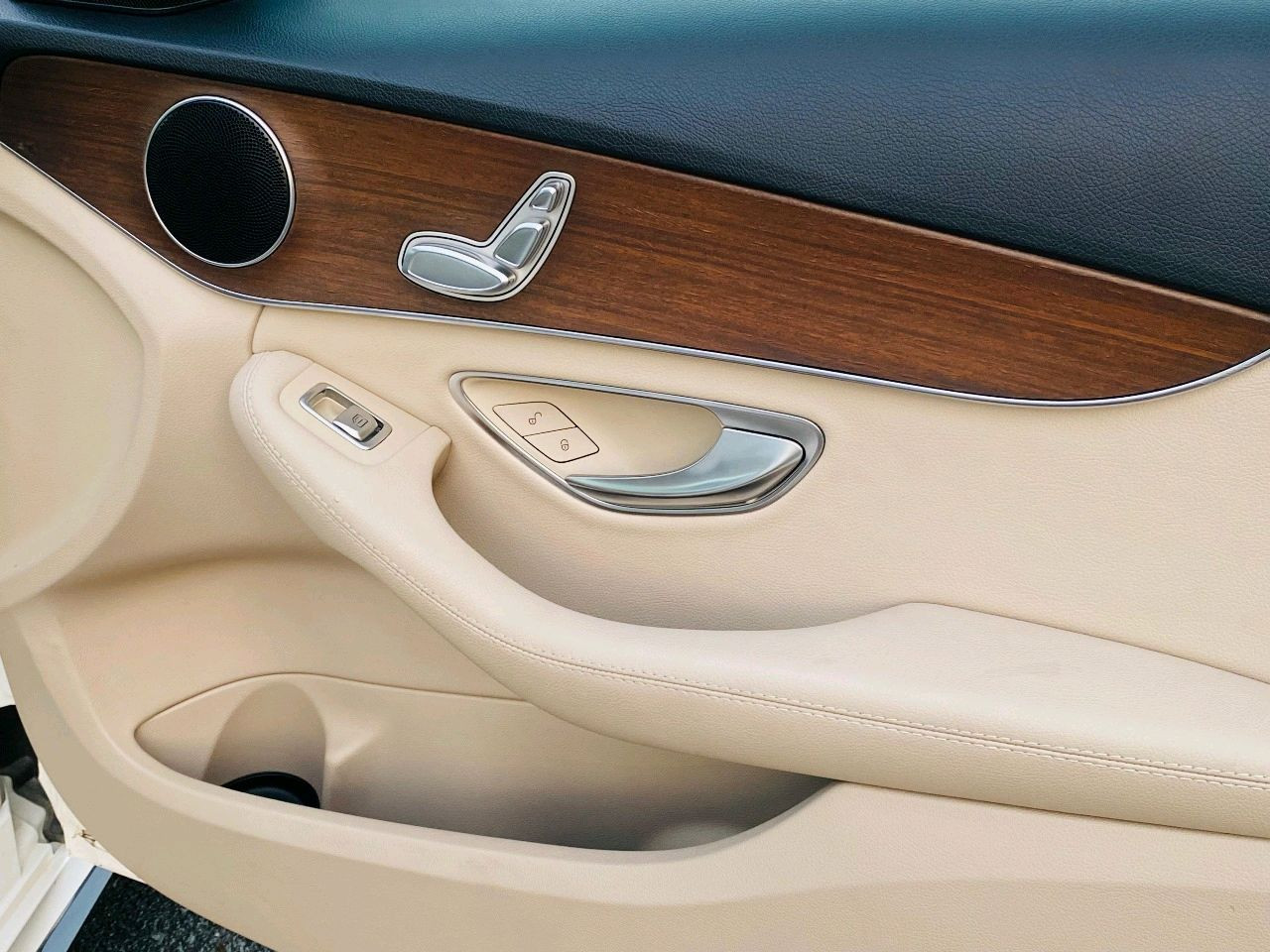 Mercedes Benz C-Class - Image 7