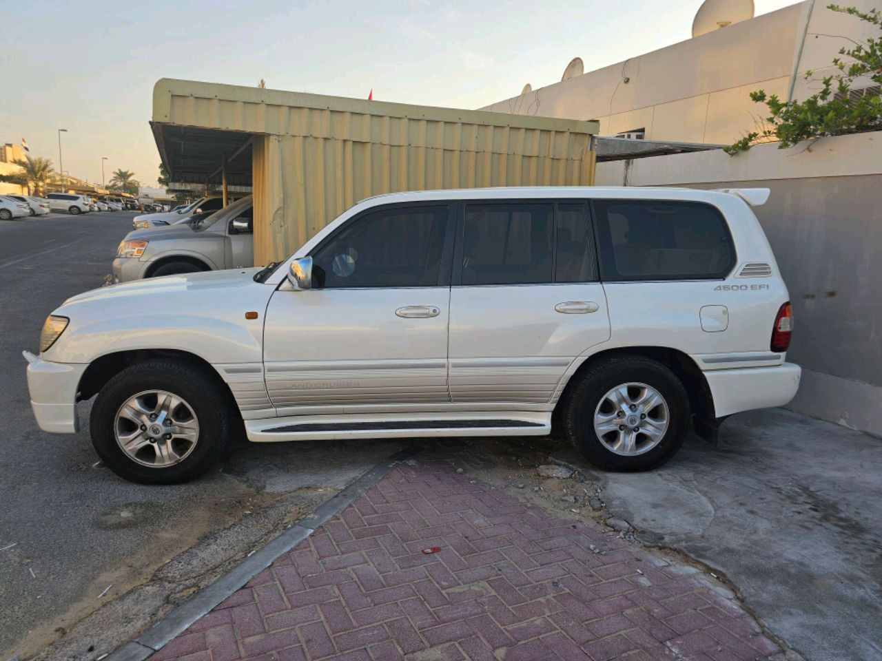 Toyota Land Cruiser - Image 9