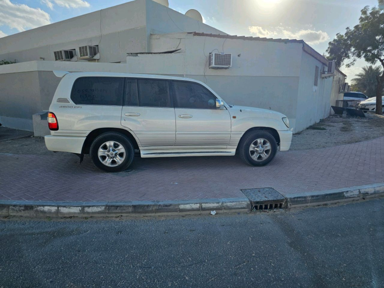 Toyota Land Cruiser - Image 6