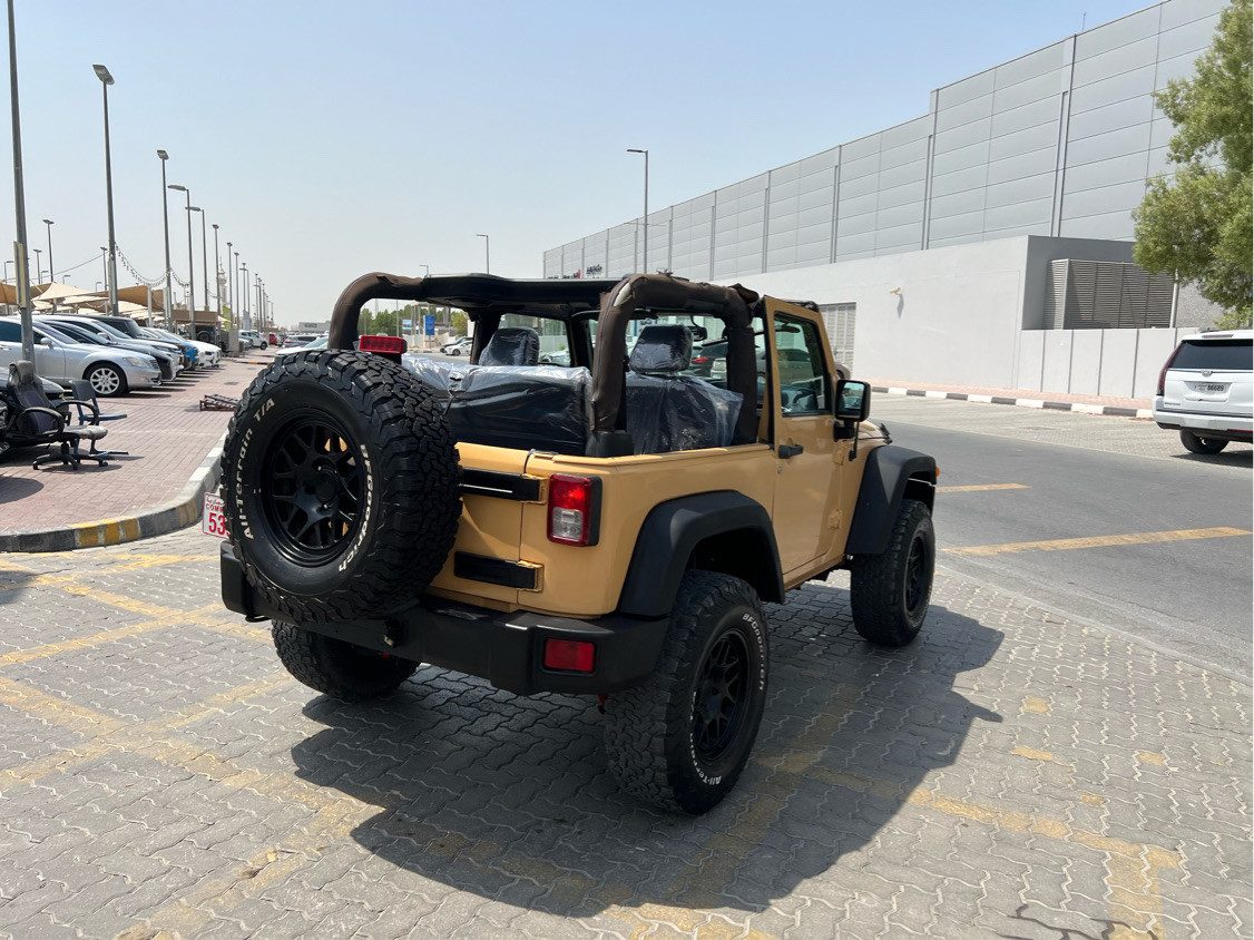 Jeep Sahara - Image 10