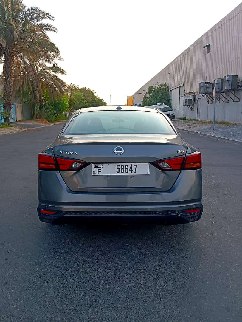 Nissan Altima - Image 9