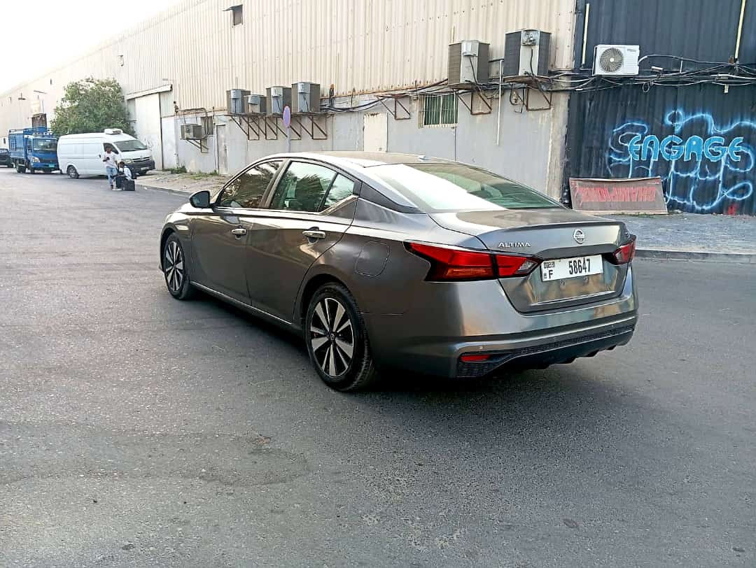 Nissan Altima - Image 6