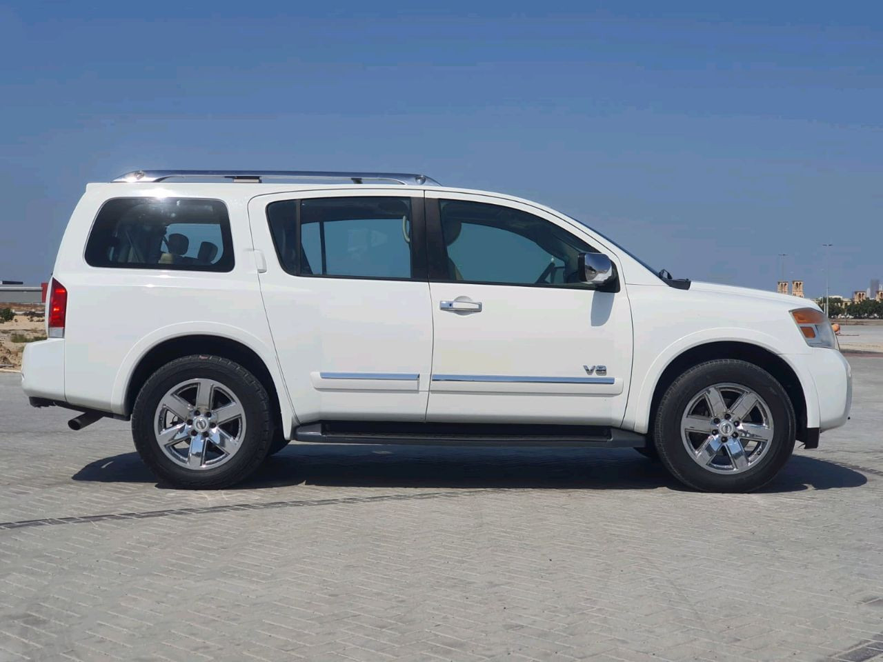 Nissan Armada - Image 10