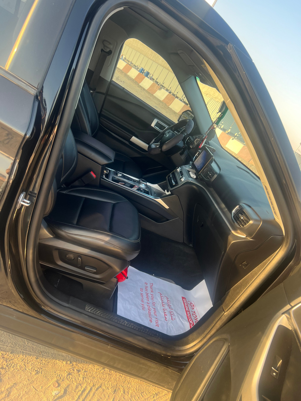 Ford Explorer - Image 7