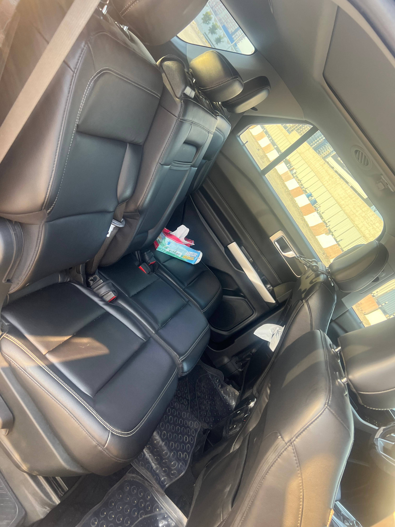 Ford Explorer - Image 8