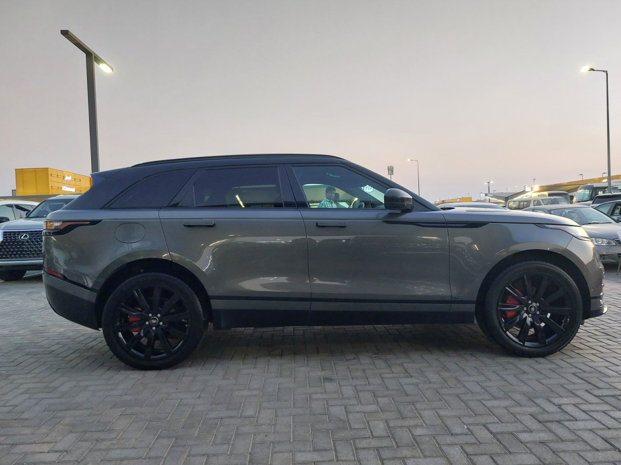 Range Rover VELAR - Image 9