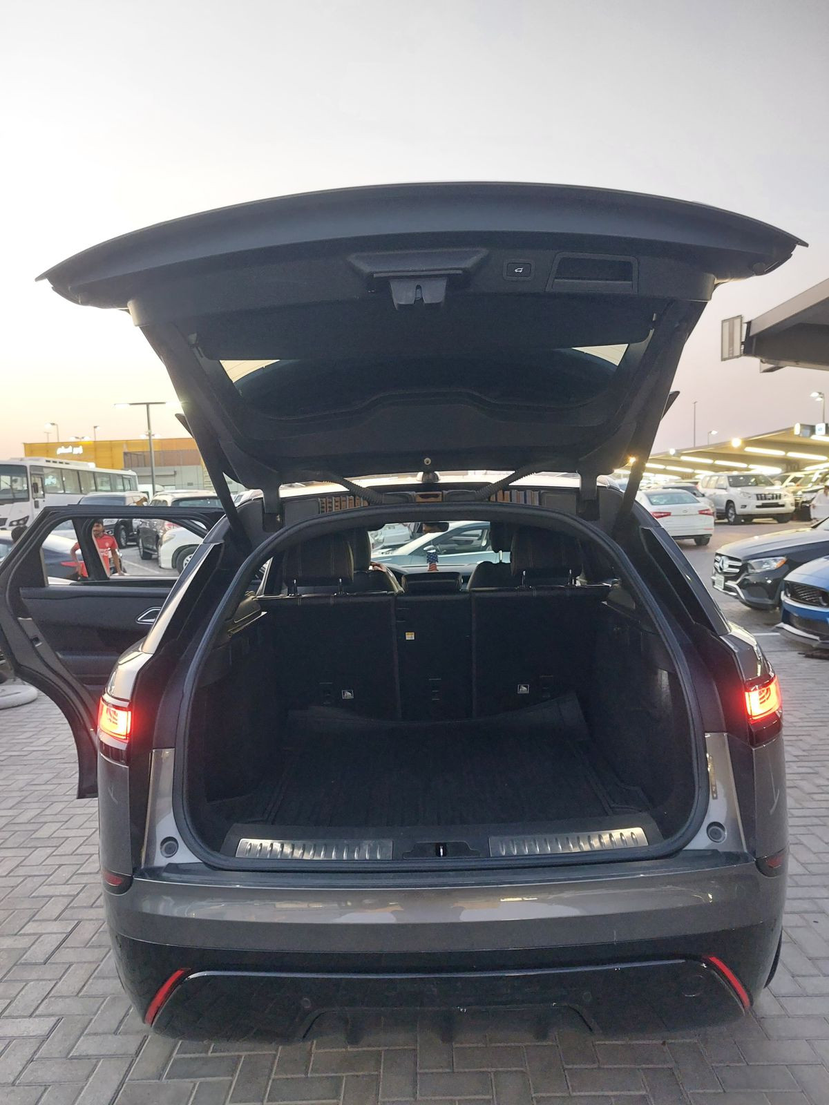 Range Rover VELAR - Image 8