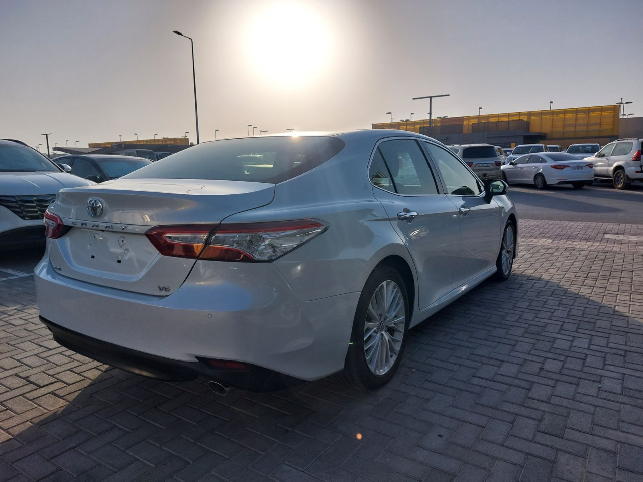 Toyota Camry - Image 8