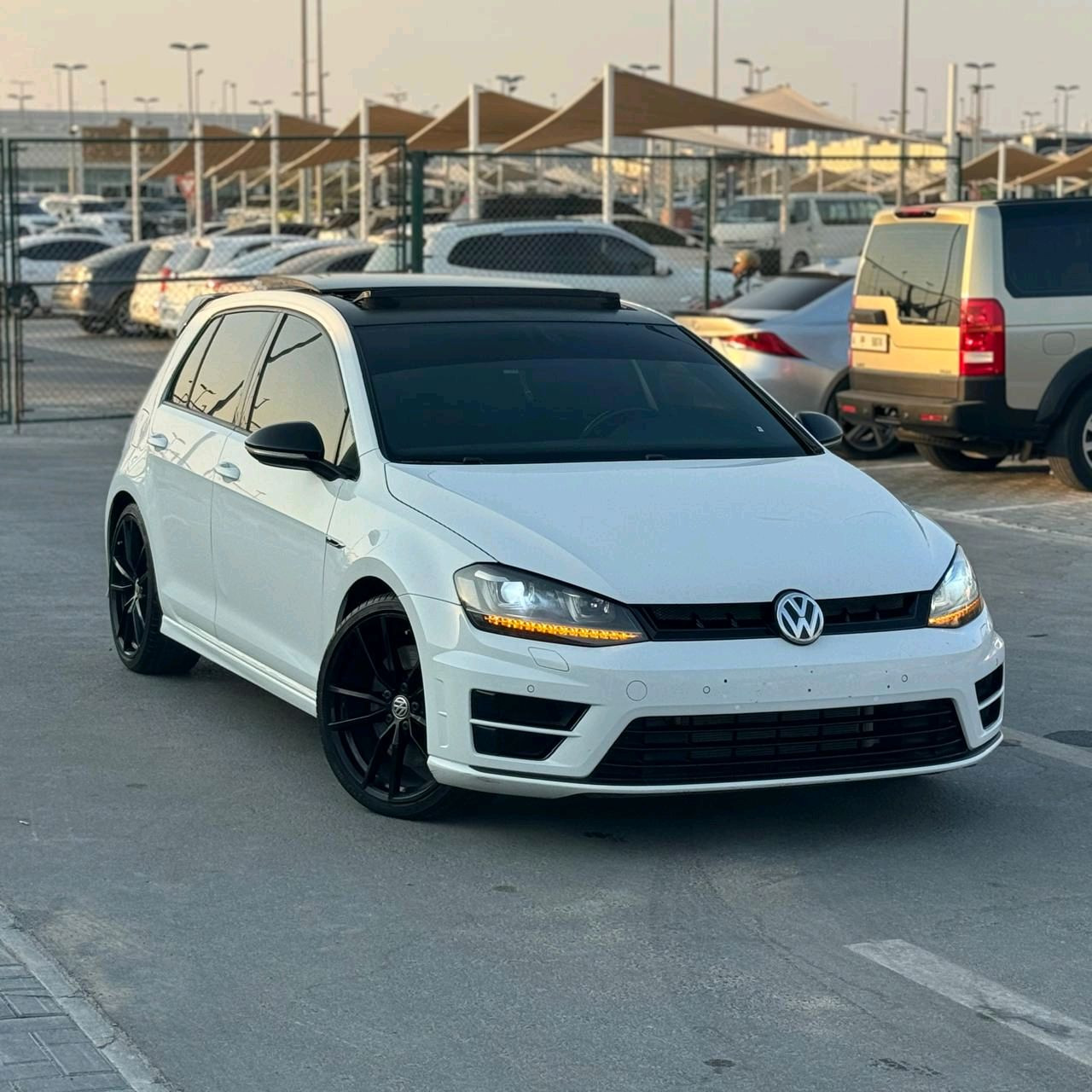 Volkswagen Golf R - Image 4
