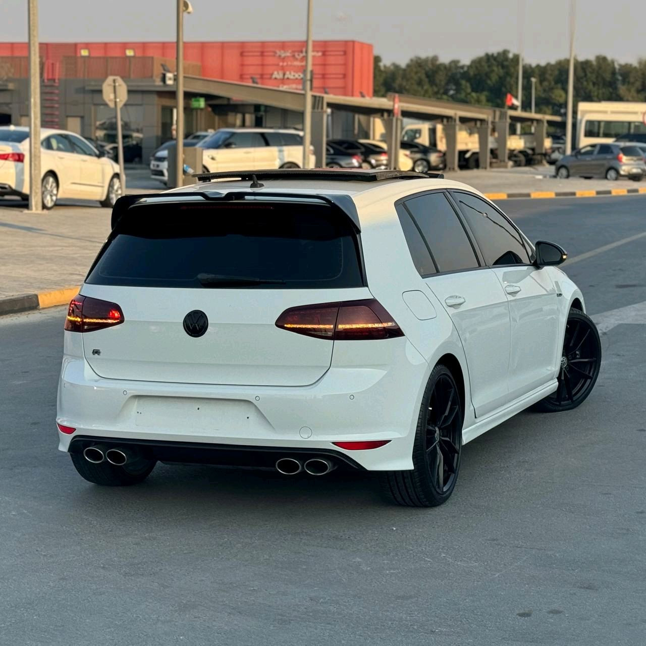 Volkswagen Golf R - Image 10
