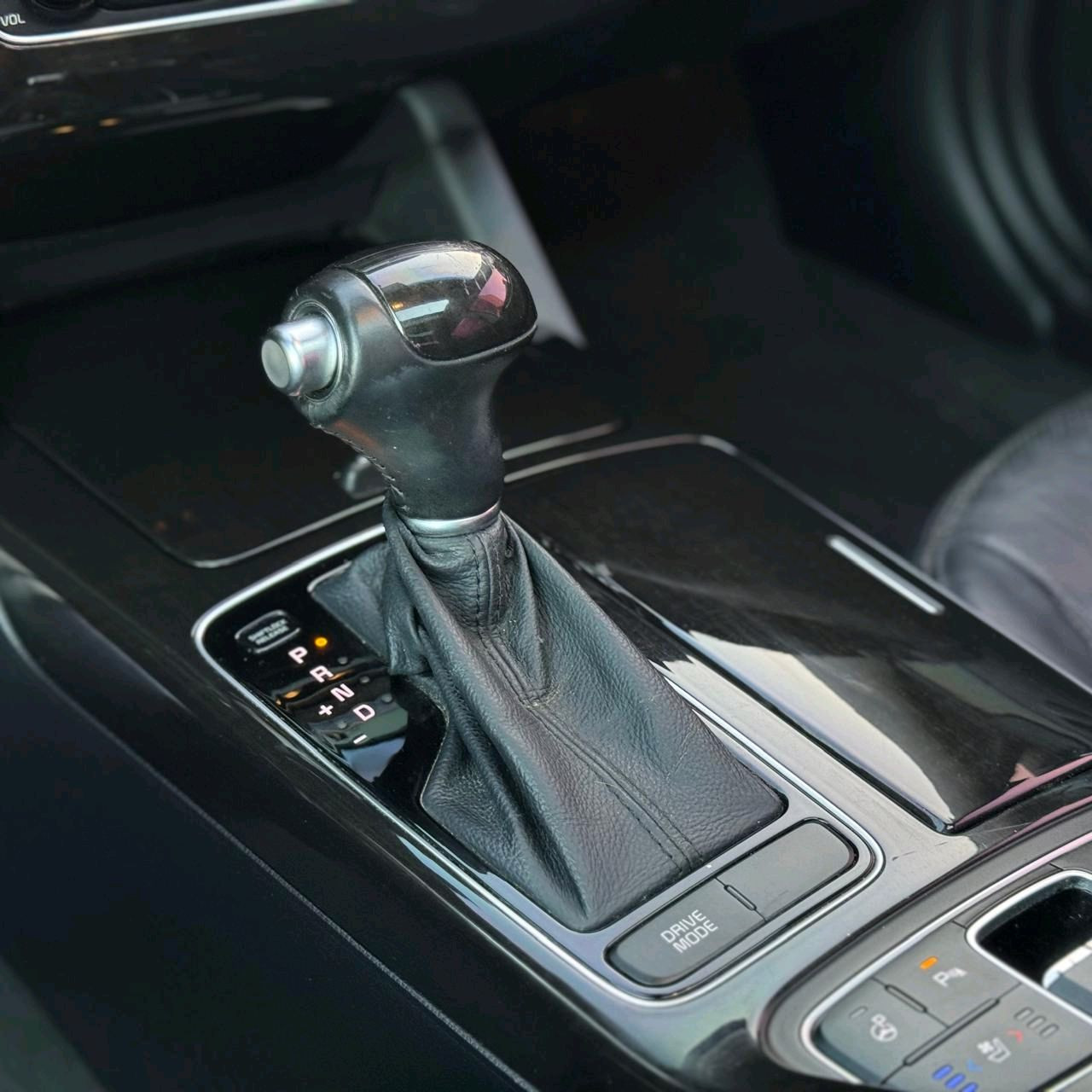 KIA Cadenza - Image 17