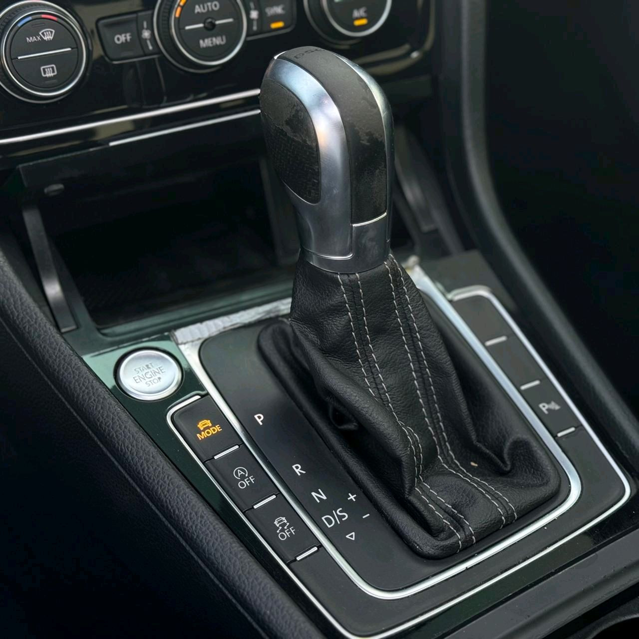 Volkswagen Golf R - Image 7