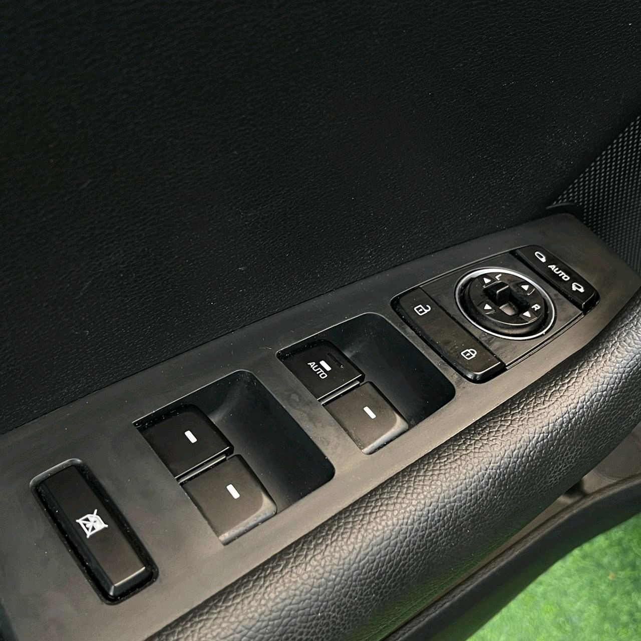 Hyundai Sonata - Image 4