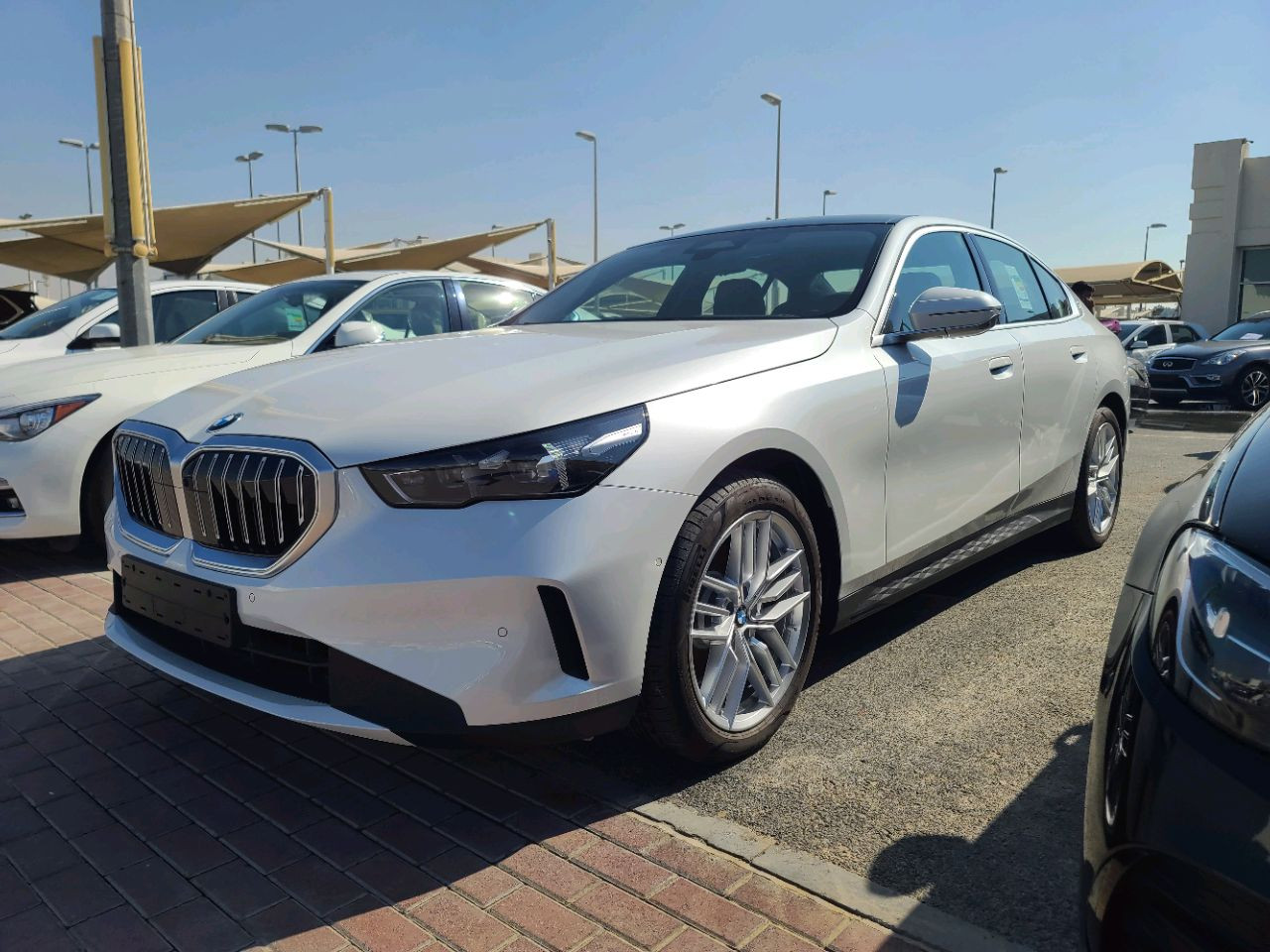 BMW 5-Series - Image 8