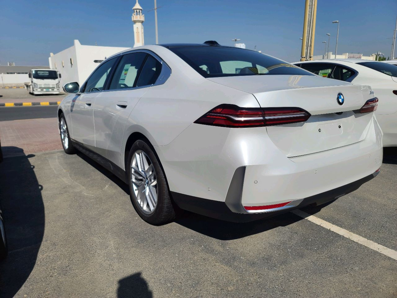 BMW 5-Series - Image 7