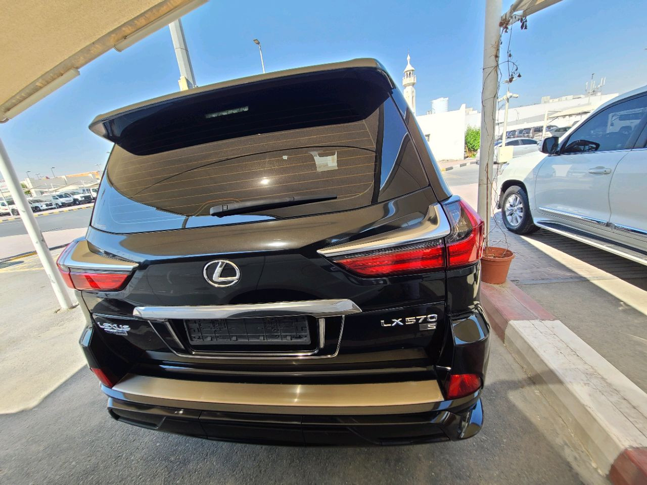 Lexus LX-Series - Image 3