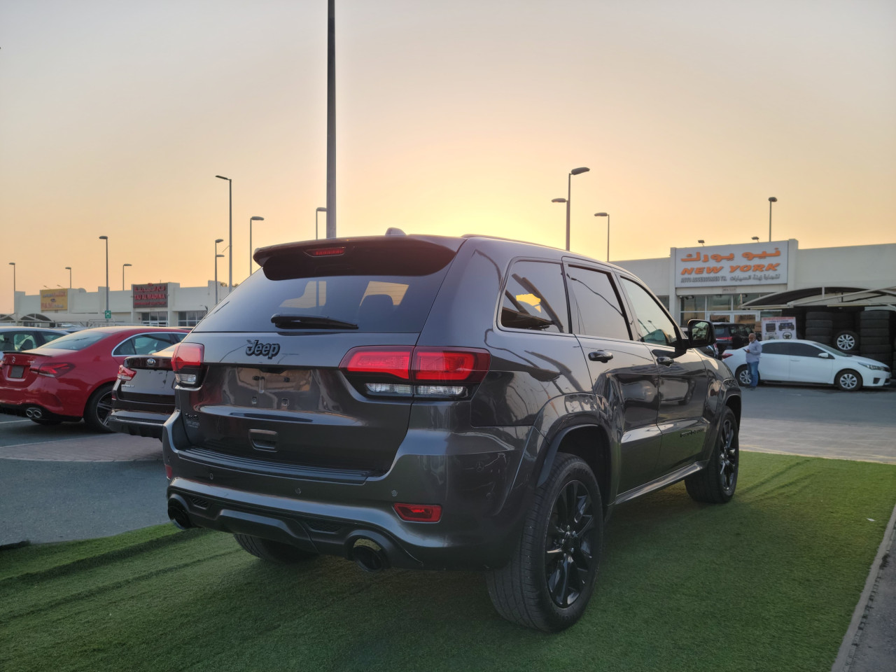 Jeep Grand Cherokee - Image 11