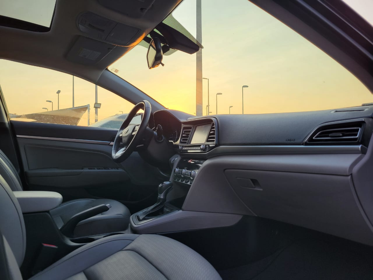 Hyundai Elantra - Image 10