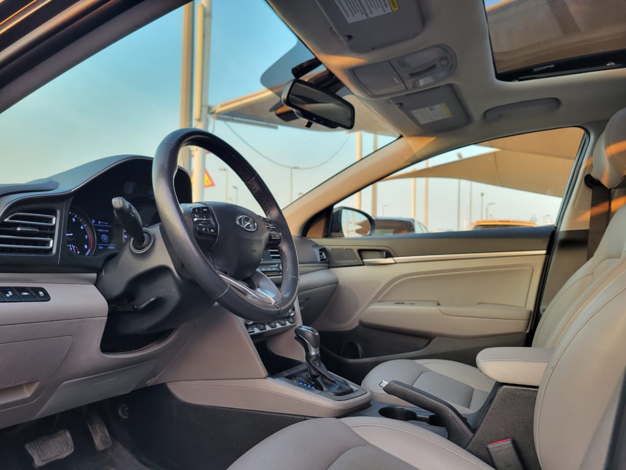 Hyundai Elantra - Image 8