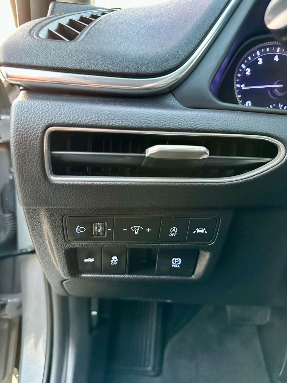 Hyundai Sonata - Image 8