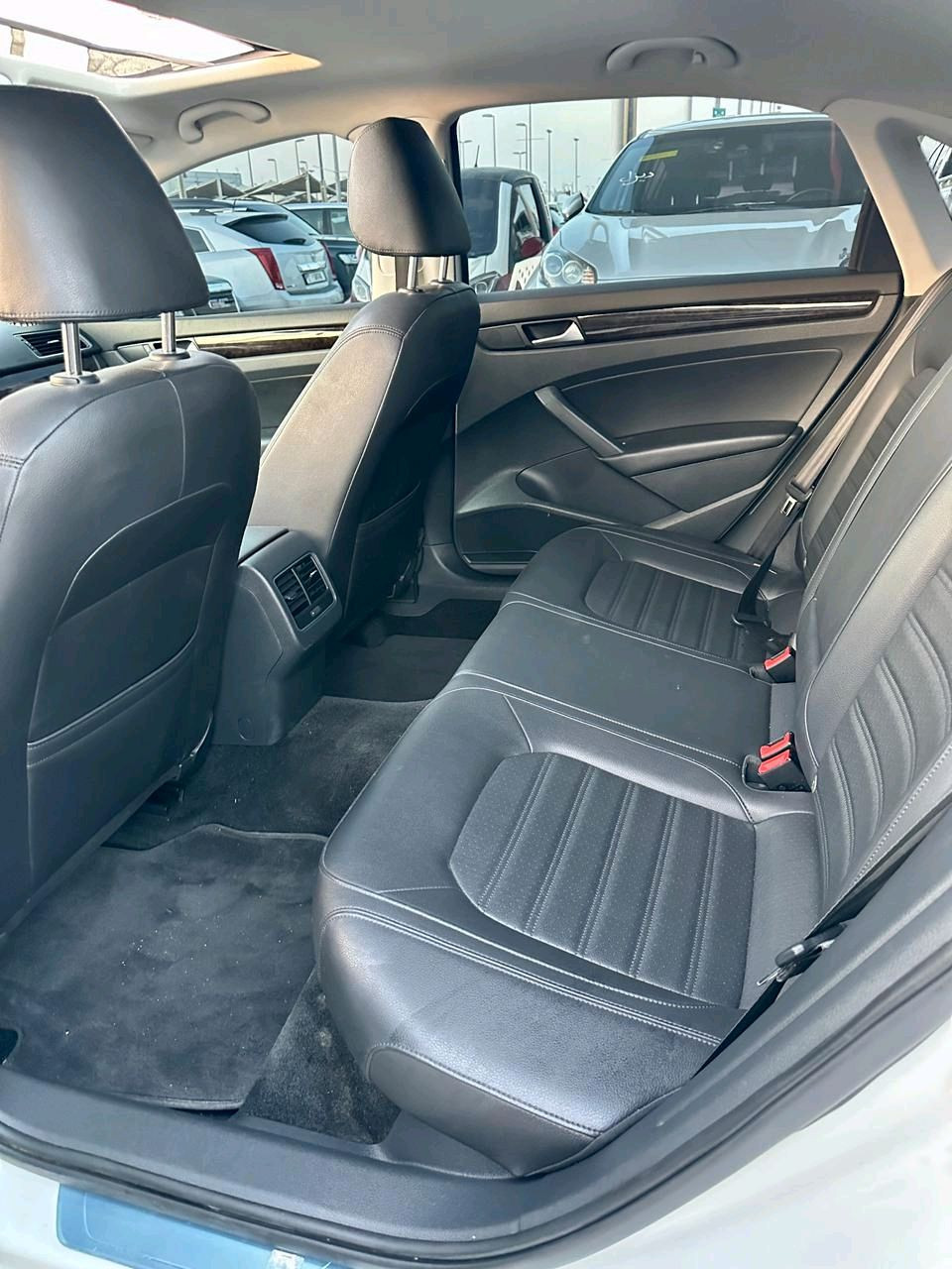 Volkswagen Passat - Image 12