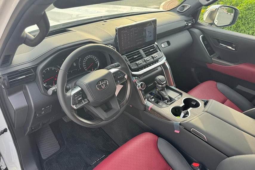 Toyota Land Cruiser - Image 6