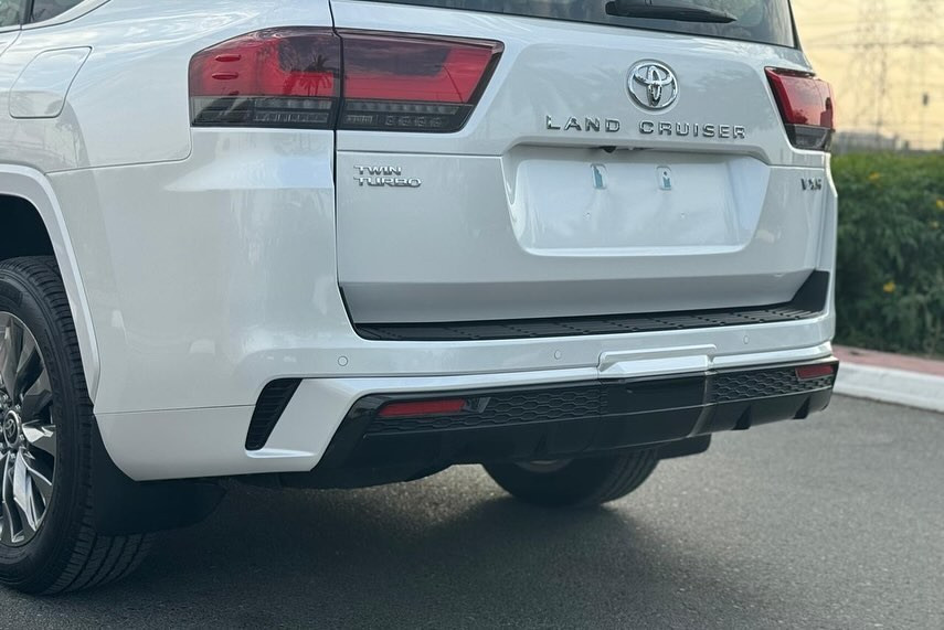 Toyota Land Cruiser - Image 7