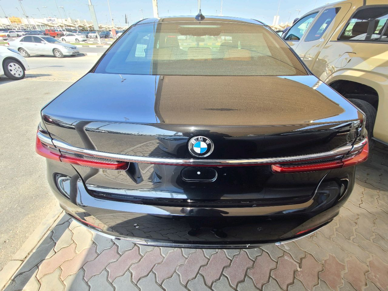 BMW 7-Series - Image 8