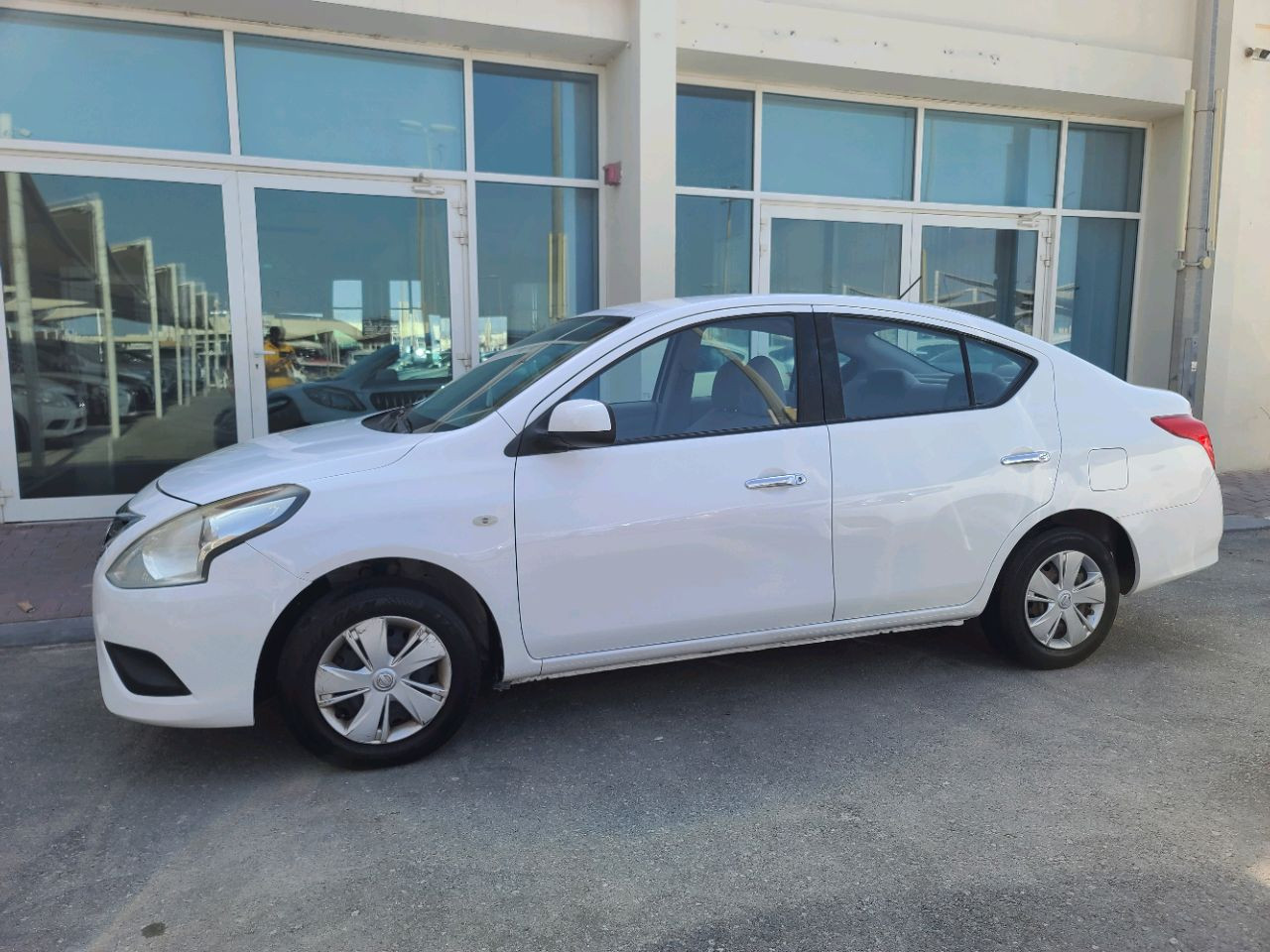 Nissan Sunny - Image 13