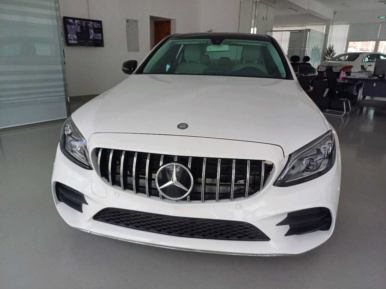 Mercedes Benz S-Class - Image 3