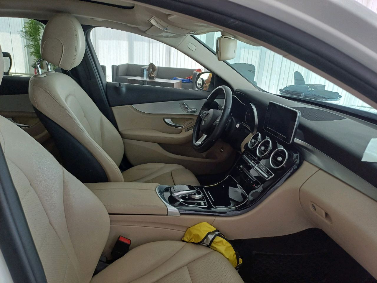 Mercedes Benz S-Class - Image 10