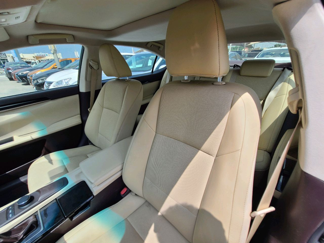 Lexus ES-Series - Image 10