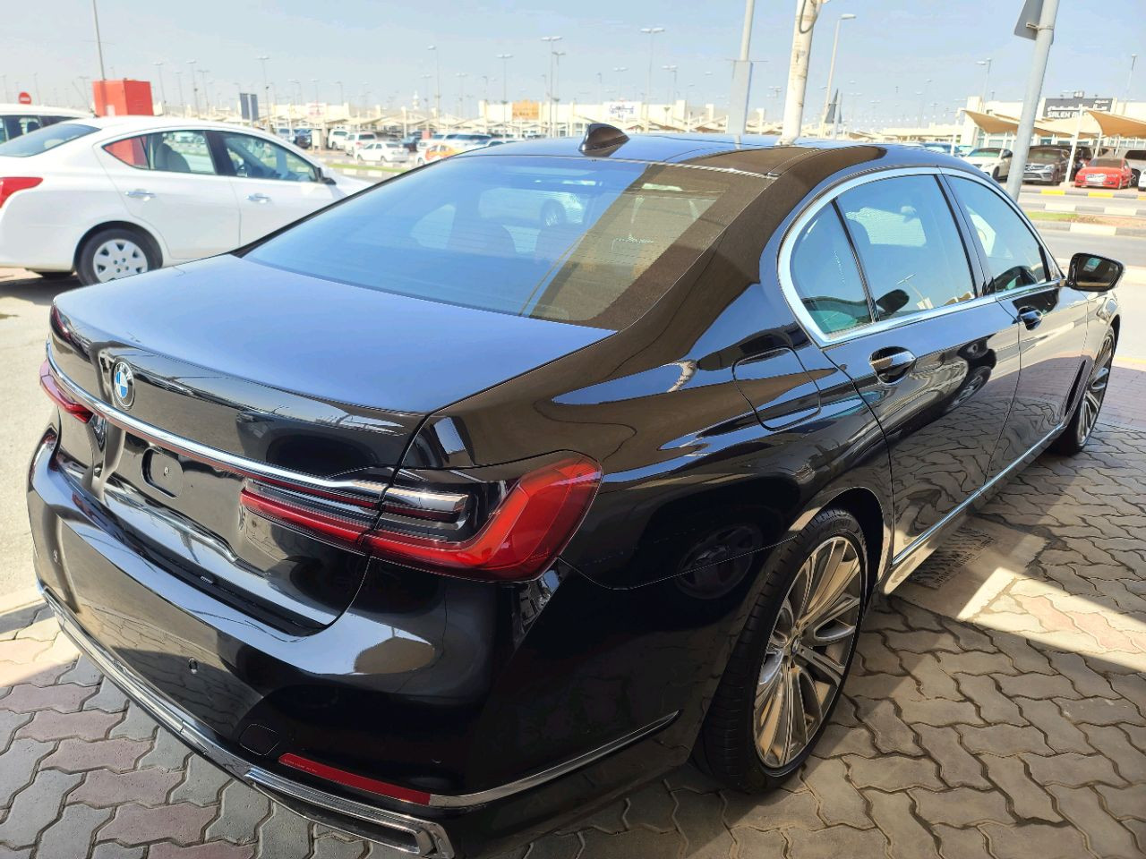 BMW 7-Series - Image 10